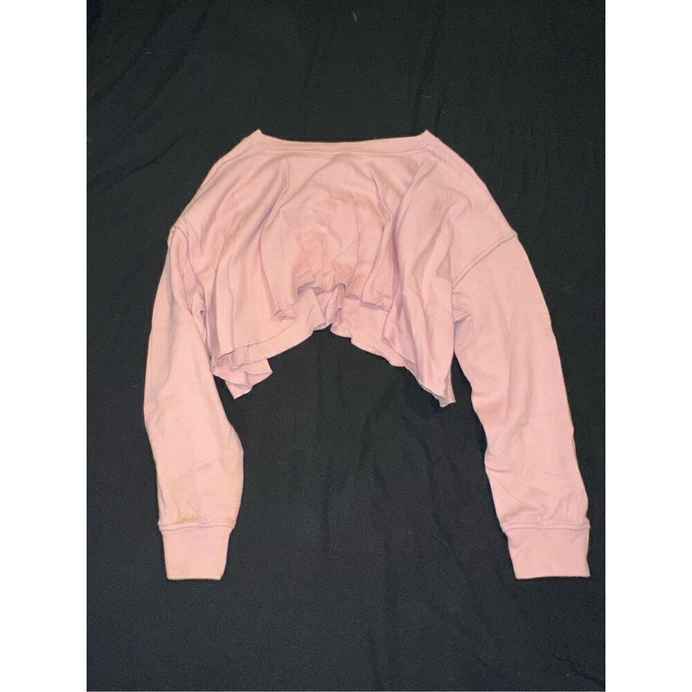 Pink long sleeve cropped top